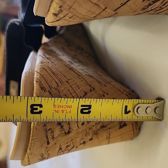 CROCS Women's Leigh II 2 Strap Cork Wedge Sandals Black Comfort Everyday Work W5 - Picture 4 of 6